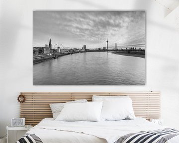 Düsseldorfse skyline zwart en wit van Michael Valjak
