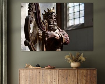 Eeuwenoude sculptuur van koning David in de Grote Kerk in Breda van Peter de Kievith Fotografie