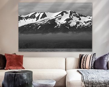 IJslandse bergen in zwart-wit van Manon Verijdt