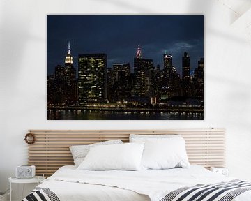 De skyline van Manhattan - New York City - met het Empire State Building, United Nations kantoor in  van WorldWidePhotoWeb