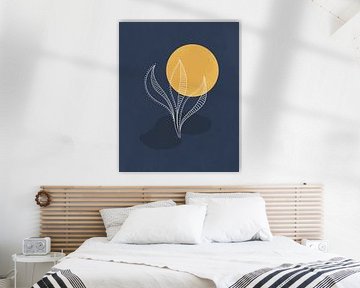 Minimalistische Landschaft mit einem goldenen Mond und einer Fantasiepflanze von Tanja Udelhofen