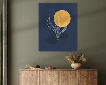 Paysage minimaliste avec une lune dorée et une plante fantaisiste sur Tanja Udelhofen