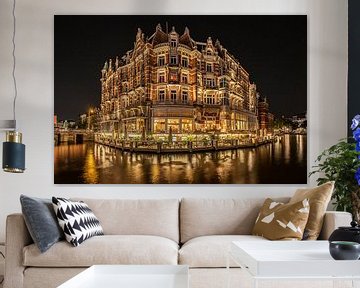 Hotel 'l Europe in Amsterdam in de avond van Mike Bot PhotographS