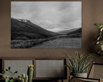 Paysage en noir et blanc | Islande | Nuages dramatiques sur Floor Bogaerts