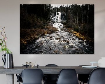 Mooie grote waterval in zweden Vassbotten Älgafallet van Fotos by Jan Wehnert