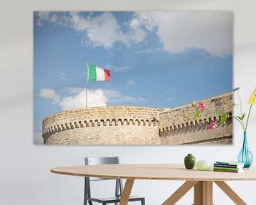Italian flag on top of a castle wall by Esther esbes - kleurrijke reisfotografie
