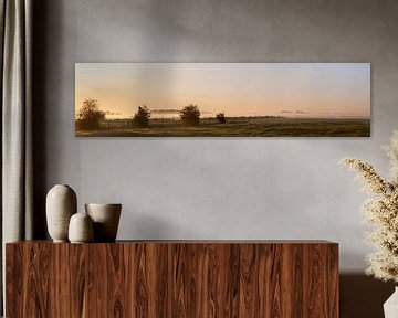 Panoramafoto mistige polder bij ochtendlicht 2 van Percy's fotografie