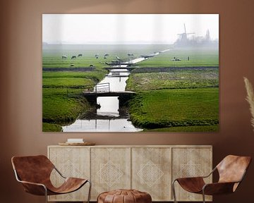 Typisch Hollands polderlandschap met koeien en molens in Leimuiden van Peter de Kievith Fotografie