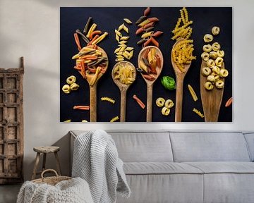 Pollepels met pasta, wooden spoons with Italian pasta. van Corrine Ponsen