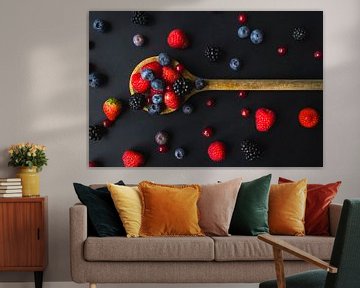 Fruit op een pollepel, berries at a wooden spoon. van Corrine Ponsen