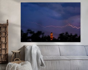 Bliksem in de lucht boven de Peperbus kerktoren in Zwolle van Sjoerd van der Wal Fotografie