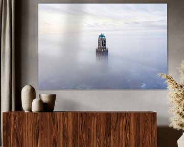 Peperbus in de mist Zwolle van Thomas Bartelds