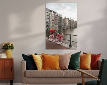 Rosa Fahrrad mit Blumen in Amsterdam von Henrike Schenk