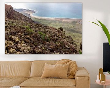 Panoramisch uitzicht vanuit het gezichtspunt Mirador del Rio op het eiland Lanzarote van Reiner Conrad