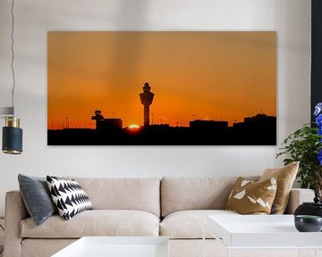 Zonsondergang op Amsterdam Schiphol Airport (AMS) van Marcel van den Bos