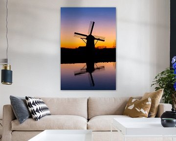 Coucher de soleil - Moulin en silhouette sur Marcel van den Bos