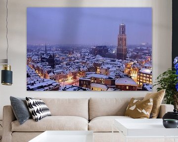 Die verschneite Stadt Utrecht mit Dom Tower und Domkerk (2)