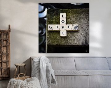 GIVE LOVE - streetart van Photo Julleke