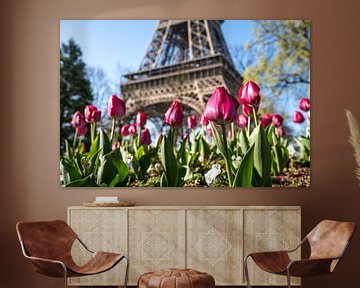 Tulipes devant la Tour Eiffel à Paris sur Peter Schickert