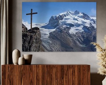 Monte Rosa met houten kruis, uitzicht vanaf Gornergrat, Zermatt, Zwitserland van Torsten Krüger