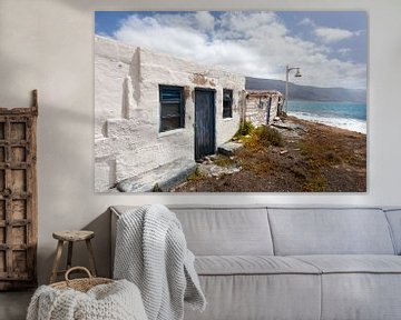 Oud verlaten huis op het eiland la Graciosa op Lanzarote van Peter de Kievith Fotografie