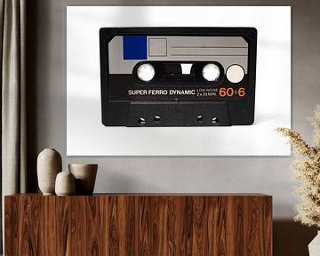 Closeup van vintage audio cassettebandje met witte achtergrond. van N. Rotteveel