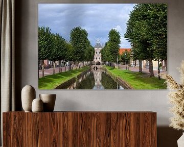 Rathaus von Nieuwpoort zwischen Bäumen von Peter de Kievith Fotografie