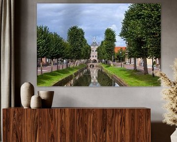 Town hall of Nieuwpoort between trees