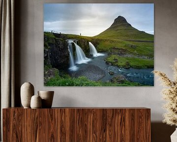 Landschap van IJsland met watervallen en de Kirkjufell berg van Teun Janssen