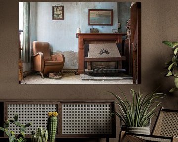 Sitzecke in einem verlassenen Haus von Tim Vlielander