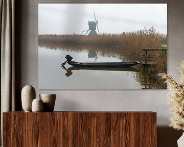 bootje en molen Kinderdijk in de mist van Merijn Loch