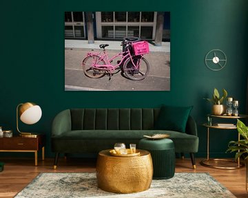 Fel Roze Fiets met rose bak van Peter Hermus