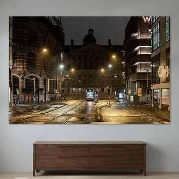 Ausgangssperre in Amsterdam - Raadhuisstraat mit Palast am Dam-Platz