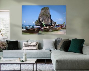 Eiland en boten voor de kust van Krabi (Thailand)