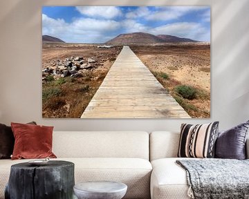 Footpath made of wooden planks on the island of La Graciosa of Lanzarote by Peter de Kievith Fotografie