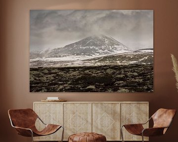 Besneeuwde berg Noorwegen van Marcel Kerdijk