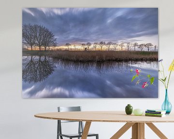 Molen tijdens zonsondergang (Nederland) van Marcel Kerdijk