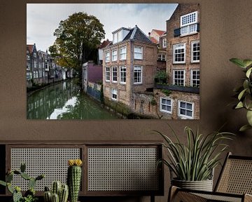 Historische gebouwen langs gracht Voorstraathaven in Dordrecht van Peter de Kievith Fotografie