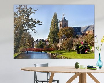 Stadsgezicht  met de Grote Kerk en de stadsmuur van Vianen in Nederland van Peter de Kievith Fotografie