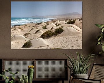 Zandduinen en de Atlantische Oceaan bij Cabo Santa Marina op Boa Vista in Kaapverdië van Peter de Kievith Fotografie