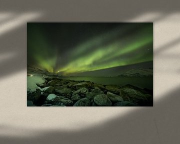 Polarlicht über Felsformationen in Norwegen von Marco Verstraaten