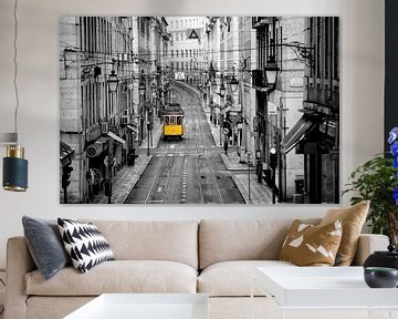 Gelbe Straßenbahn Lissabon von Rob van Esch