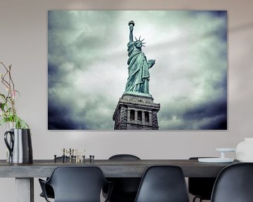 De Verborgen Pracht van Liberty: Een Uniek Perspectief op het Vrijheidsbeeld in New York 09 van FotoDennis.com | Werk op de Muur