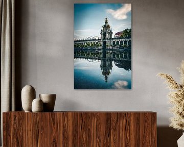 Zwinger Dresden, overdag weerspiegeling in het water van Fotos by Jan Wehnert