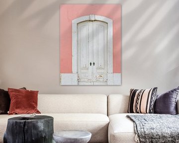 Pastel kleur , oude deur in Portugal van Youri Claessens