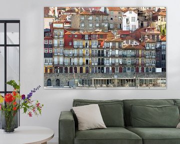 Woningen aan de kade in Porto van Rob van Esch