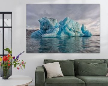 Iceberg in the Jokulsarlon in Iceland by Paul Weekers Fotografie