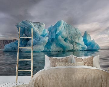 Iceberg in the Jokulsarlon in Iceland by Paul Weekers Fotografie