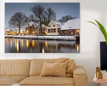 Het dorp van Oud Zuilen met monumentale gebouwen in de sneeuw van Michel Geluk