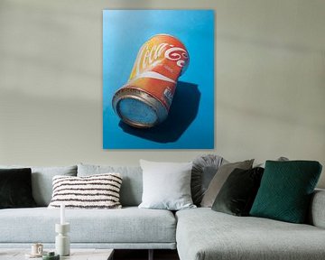 Popart. Zongebleekt Coca-Cola blikje. van Floris Kok